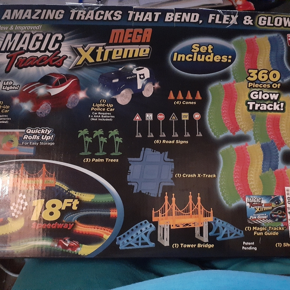 Mega tracks Mega Xtreme 360 pieces of glow tracks